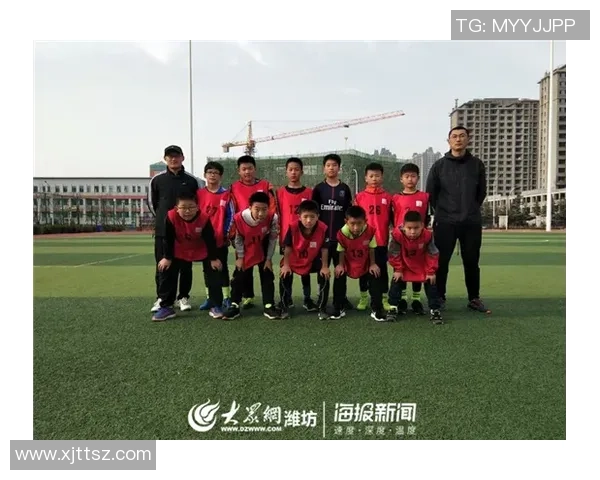 成都足球队的耐力之路:拼搏精神与团队协作的完美结合 成都足球队的耐力之路:拼搏精神与团队协作的完美结合